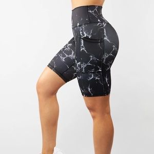 BuffBunny size Medium Limitless Black Marble Biker Short with pockets